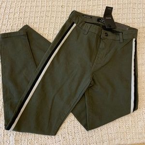 Jeans with 2 stripes on leg